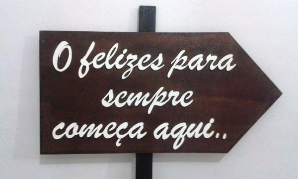 Placa indicativa para casamentos