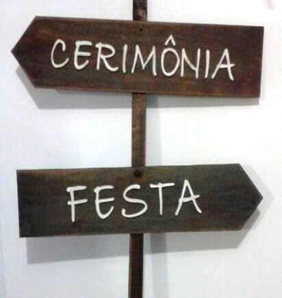 Placa indicativa para casamentos